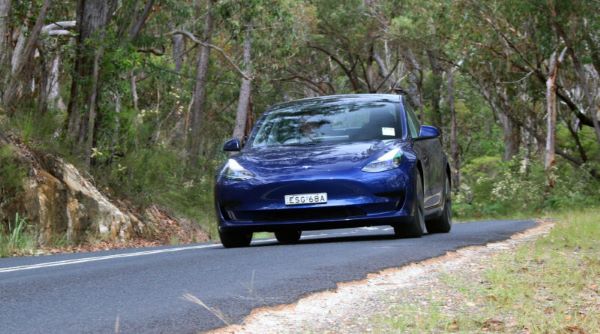 Tesla Model 3 - Xe điện bán chạy nhất Úc