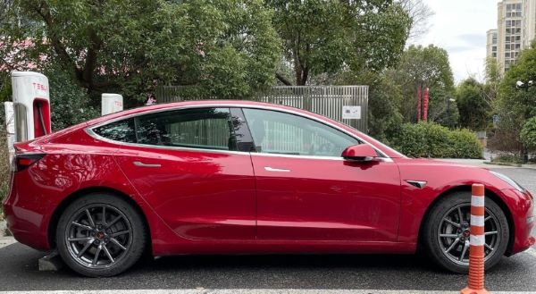Tesla thu hồi hơn 80.000 xe tại Xuất xứ Trung Quốc