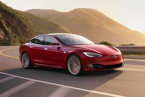 Tesla Xuất xứ Trung Quốc khởi động năm 2023 với các ưu đãi giao hàng, bảo hiểm