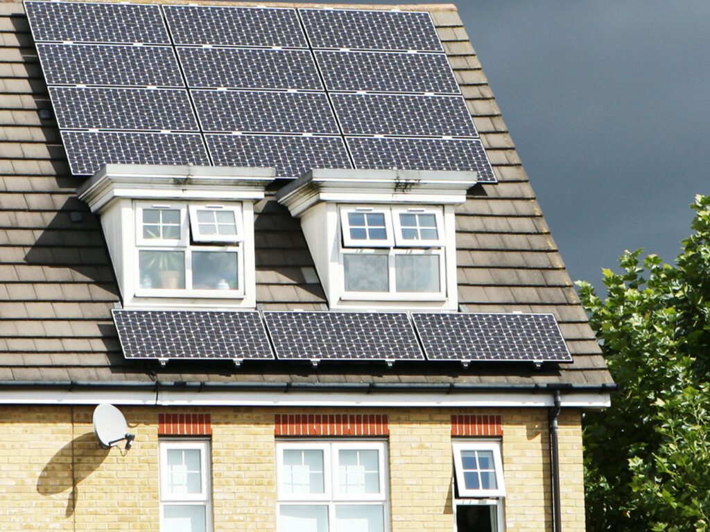 Những lợi ích thiết thực của điện mặt trời mái nhà 