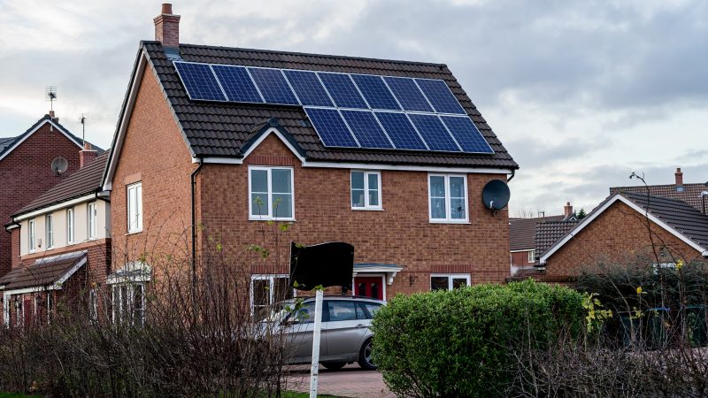 Nắng nóng kỷ lục nhưng tại sao sản lượng điện mặt trời ở Anh không tăng?