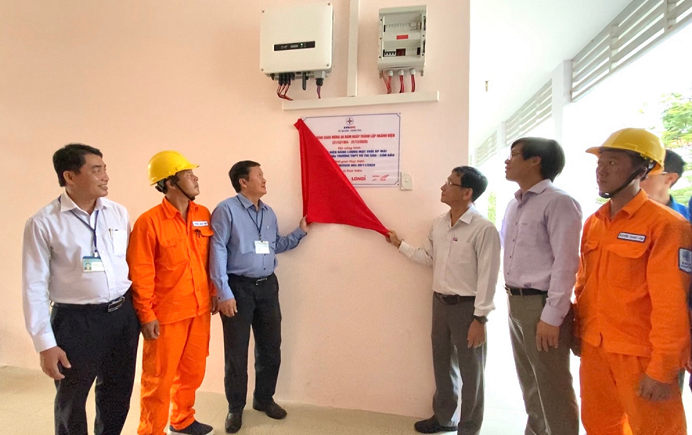 Tặng hệ thống điện mặt trời mái nhà cho trường học tại Côn Đảo