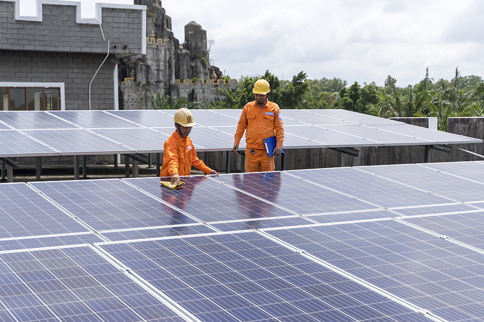 Hơn 5.600 MWp điện mặt trời mái nhà đã được lắp đặt tại miền Nam