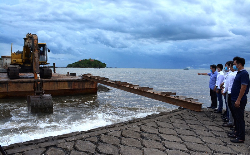 Khởi công mô hình thử nghiệm điện năng lượng mặt trời trên biển tại Cà Mau