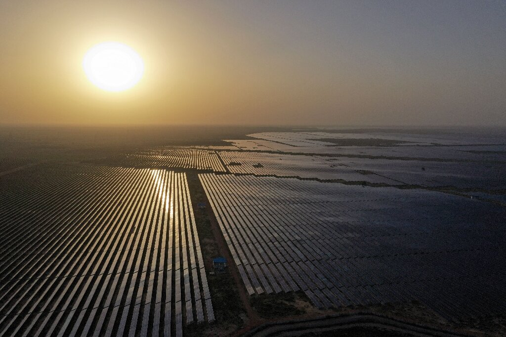 Làm xanh sa mạc: Ấn Độ thúc đẩy tham vọng với năng lượng mặt trời
