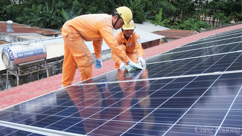 EVNSPC: 3 tháng đầu năm thanh toán hơn 1.800 tỉ đồng tiền điện mặt trời mái nhà