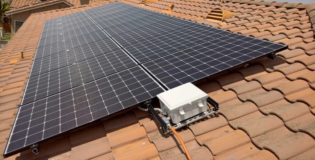 Lắp điện mái nhà mặt trời, trời mưa liệu có sử dụng được?